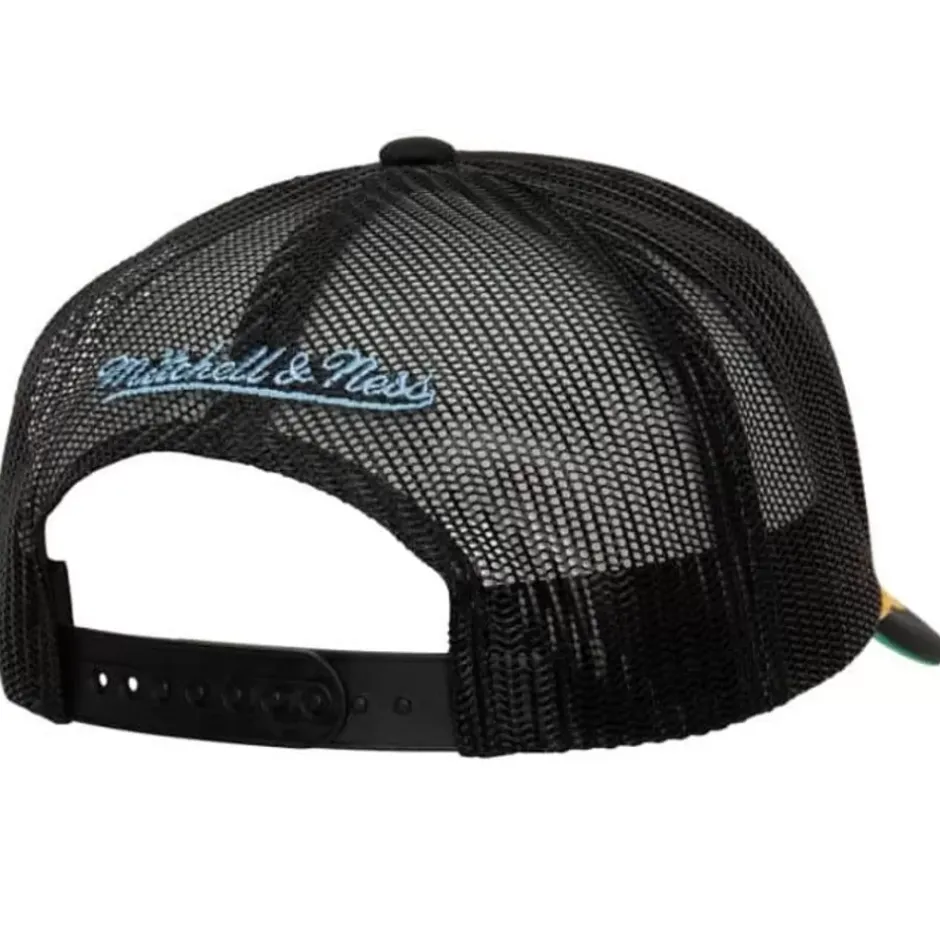 Mitchell & Ness Snapback-Gold Leaf Trucker University Of North Carolina